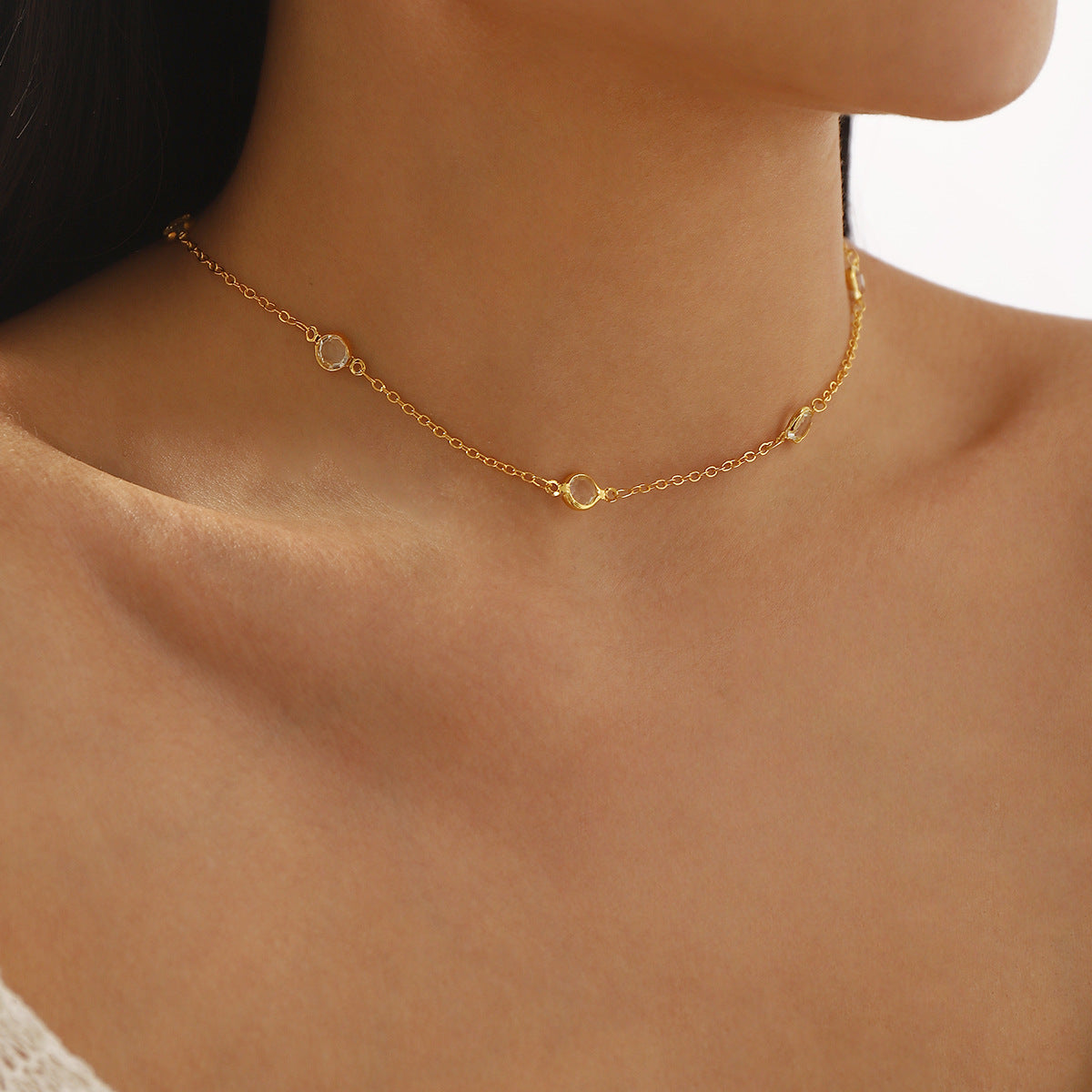 Catena per il corpo da donna minimalista geometrica a goccia con intarsi di strass e finitura in ferro placcato