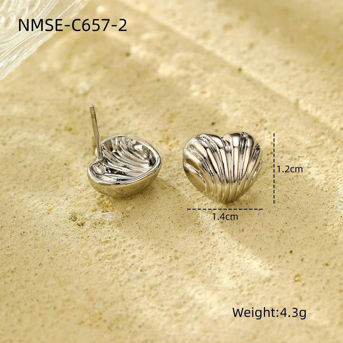 Orecchini a Cuore in Acciaio al Titanio Stile Vintage con Placcatura in Oro 18K, Accento a Strisce Minimaliste, Perno in Acciaio Inossidabile, Gioielli alla Moda da Donna per Tutti i Giorni