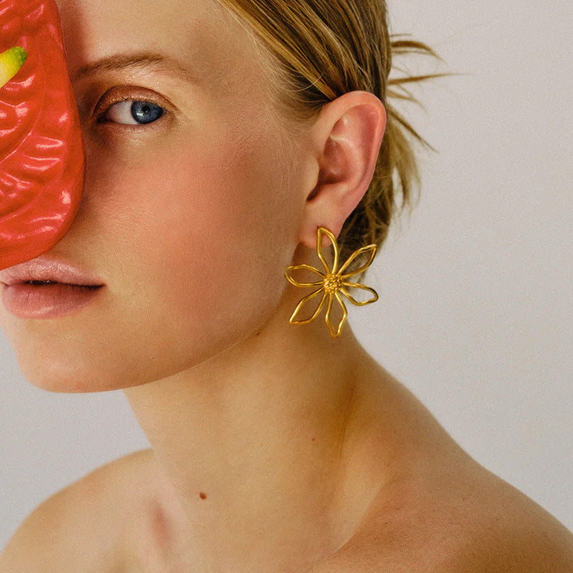 Pendientes de tuerca minimalistas de acero de titanio con chapado, diseño geométrico de flor lineal, para mujer