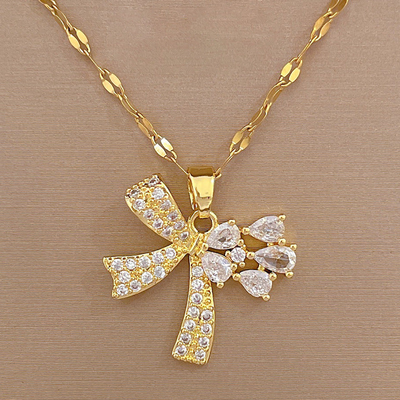 Collana in Acciaio al Titanio a Goccia in Stile Cartone Animato con Strass Intarsiati, Design Fresco e Delicato