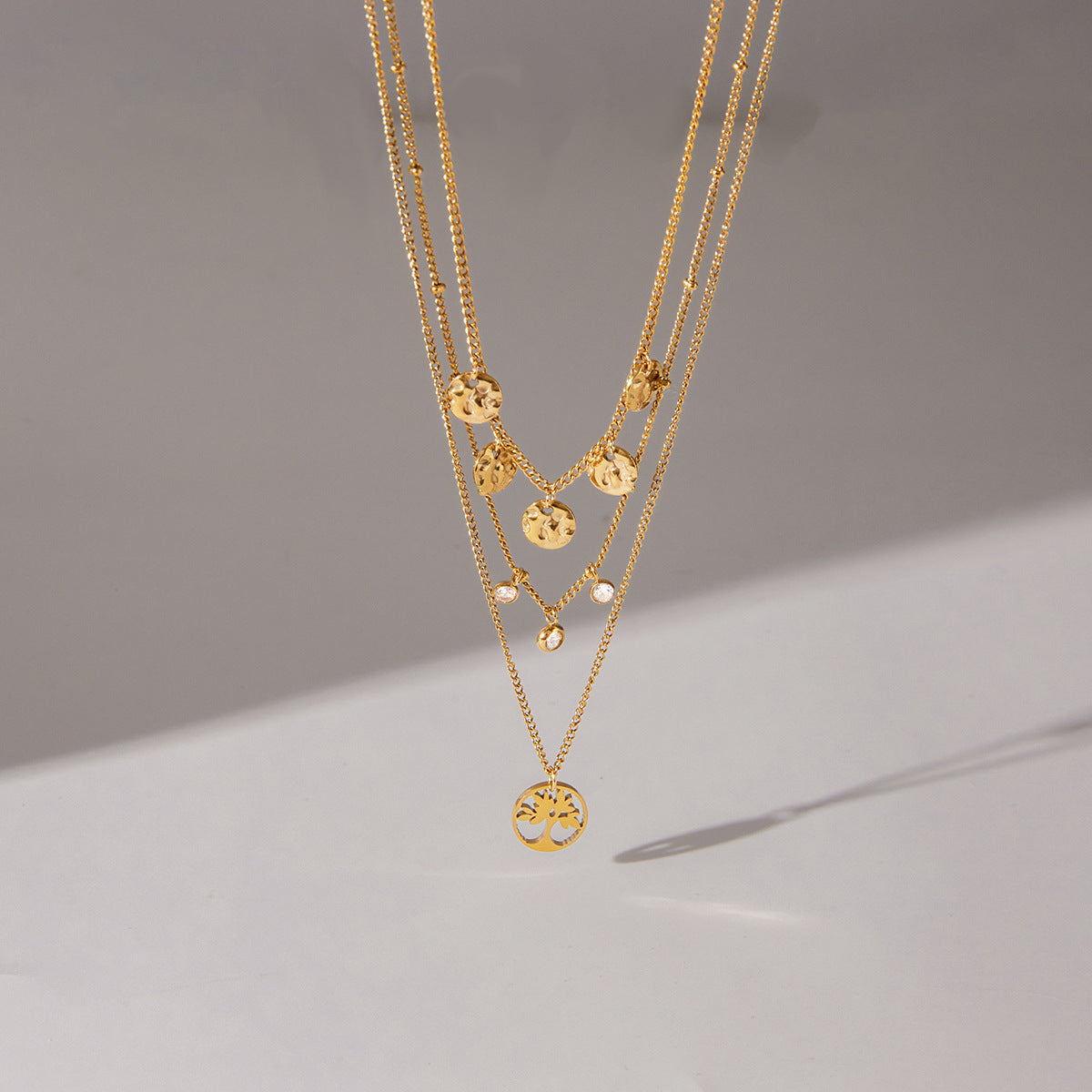 Collar minimalista geométrico de acero de titanio para mujer con acabado chapado y colgante de acero inoxidable