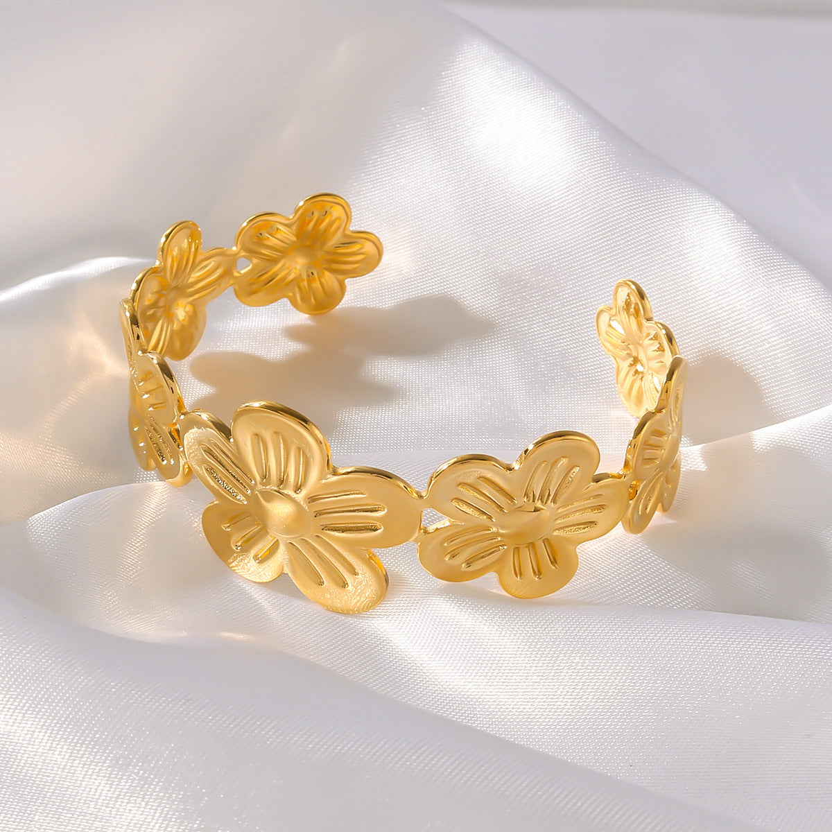 Vintage Floral Open Bangle Bracelet in Titanium Steel with 18K Gold Plating for Women