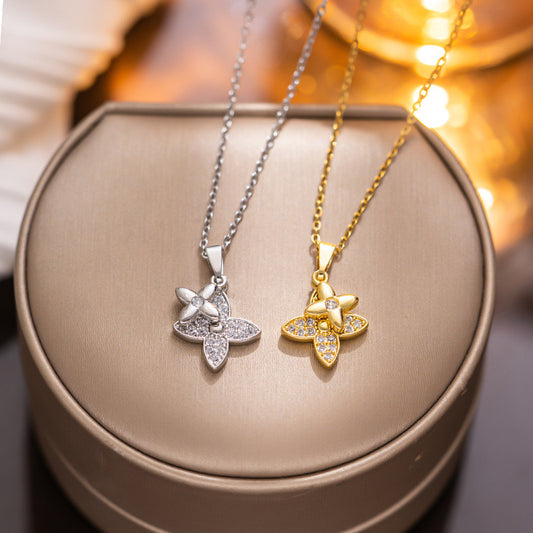Collana con ciondolo a trifoglio geometrico minimalista da donna in acciaio al titanio placcato oro, catena a medaglione anallergica