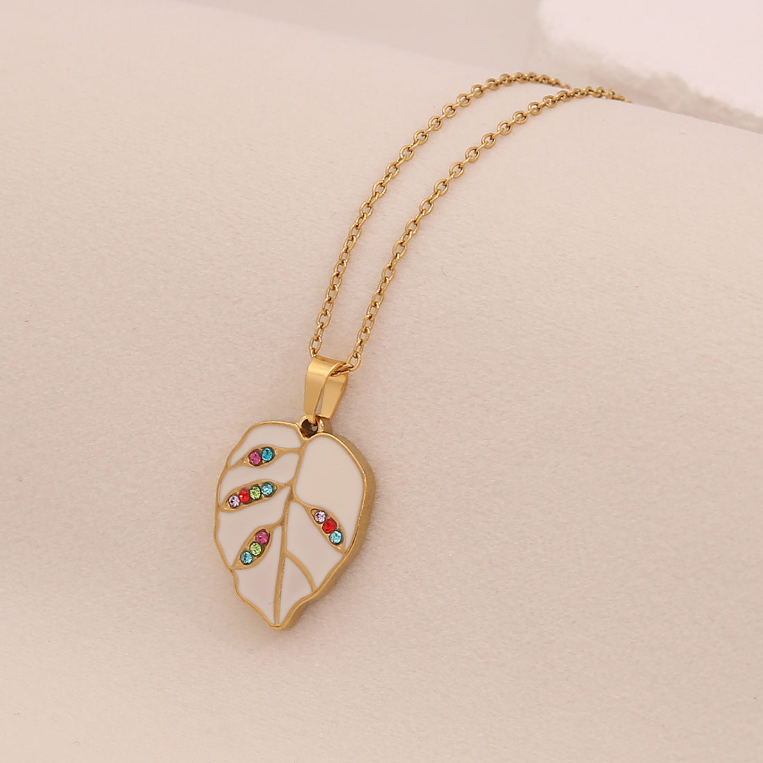 Fashion Minimalist Leaf Pendant Necklace in Stainless Steel with O-Chain for Women
