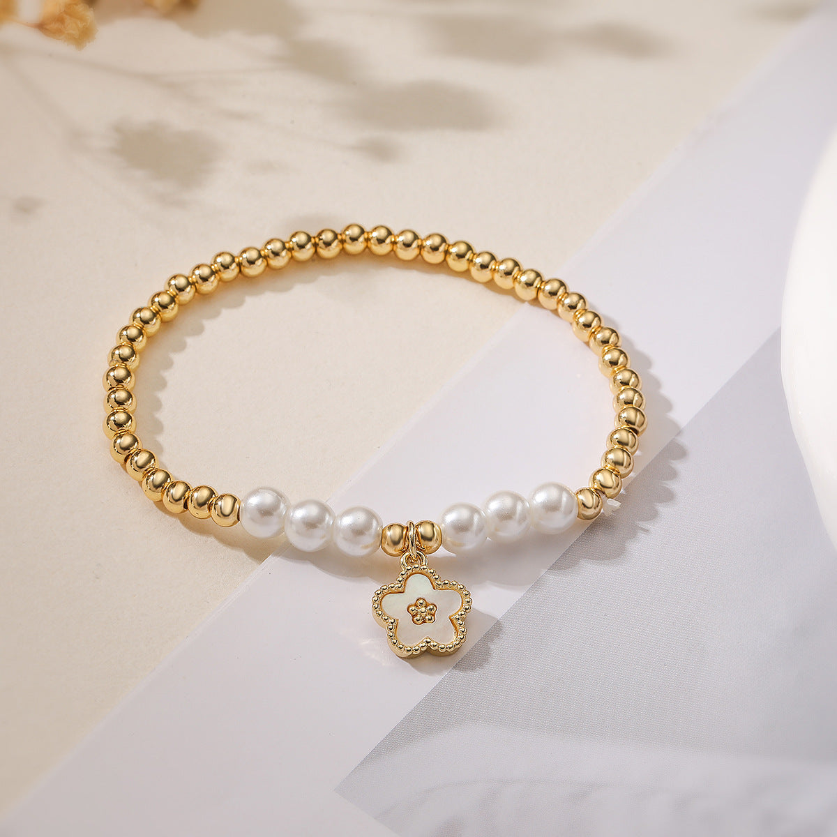 Fashion Minimalist Geometric Copper Bracelet with 18K Gold Plated White Shell Pendant and Pearl Beads for Women