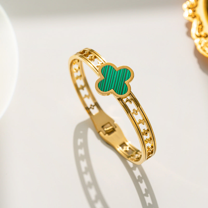 Minimalist Lucky Clover Shaped Titanium Steel Bracelet with Vacuum Plating for Women