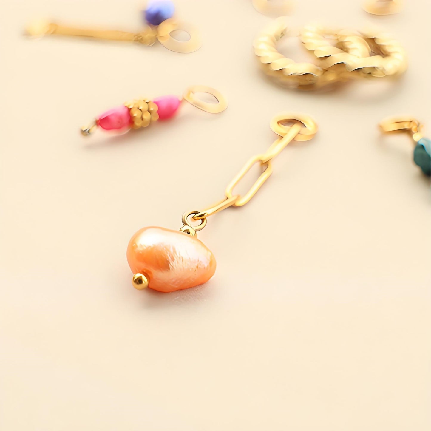 Minimalist Heart Acrylic Pendant Stainless Steel 18K Gold Plated PVD Ball Chain Charm Bar Unisex
