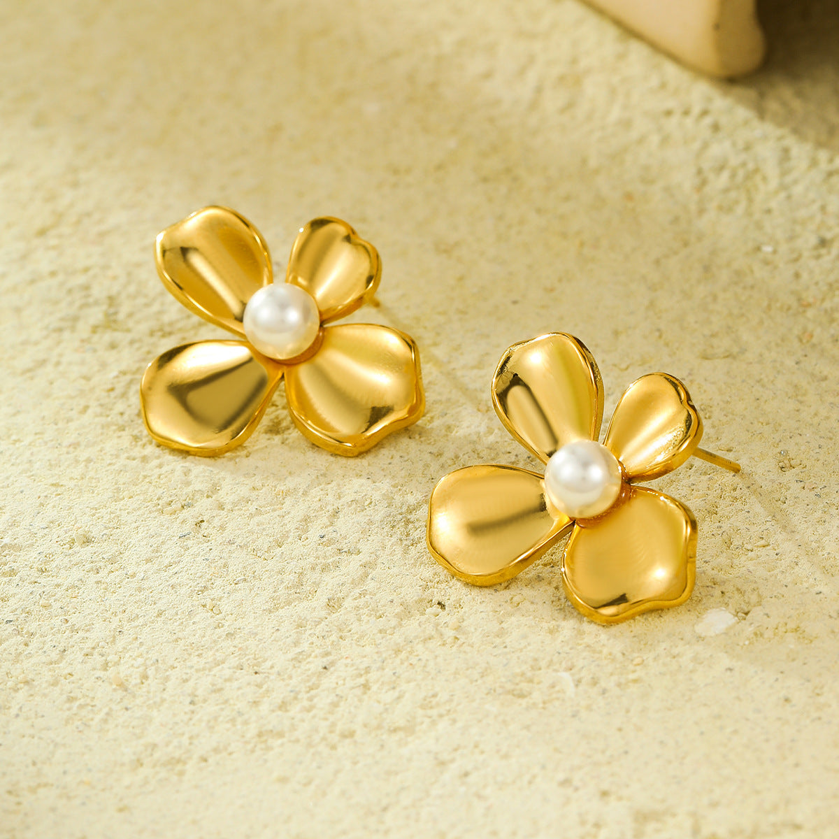 Orecchini vintage a petalo a forma di fiore in acciaio inossidabile placcato oro 18K