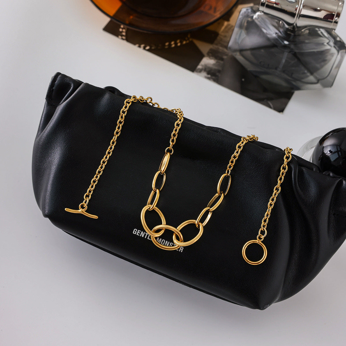 Collana Minimalista Geometrica Placcata in Acciaio Inossidabile da Donna con Ciondolo in Acciaio al Titanio e Design Elegante a Clavicole