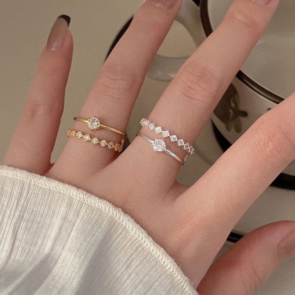 Anello in zircone in argento Sterling 925 a forma di cuore minimalista con accento quadrato smussato