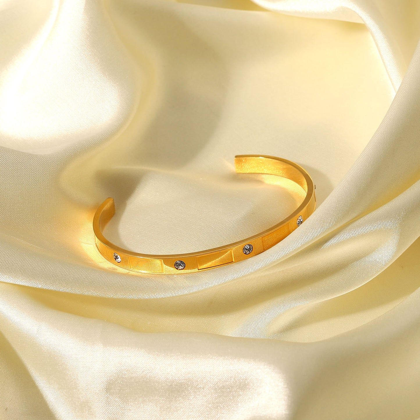 Minimalist Geometric Stainless Steel Bracelet with 18K Gold Plating and Round Zircon Accents for Women