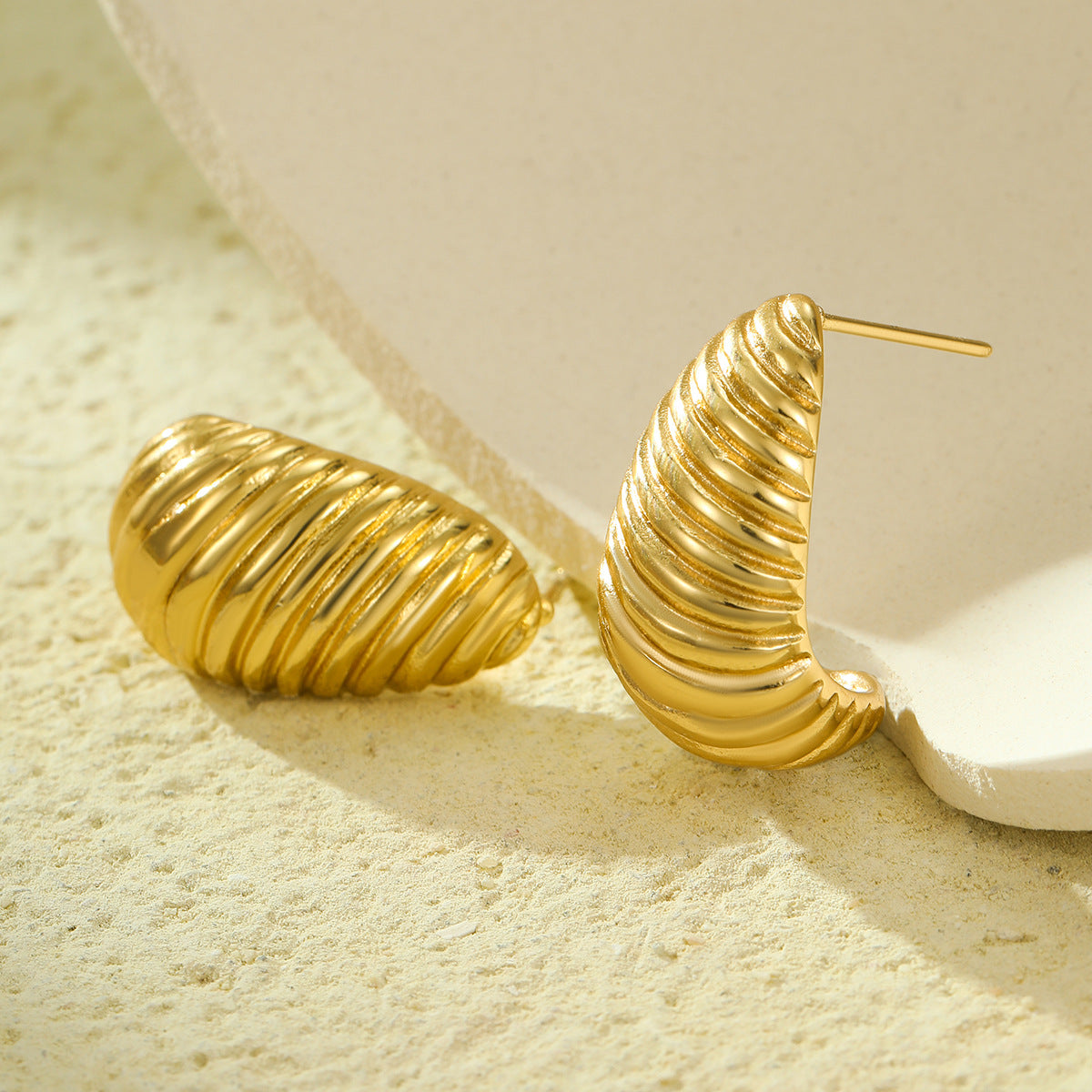 Orecchini a perno da donna in acciaio inossidabile con texture a spirale irregolare geometrica in stile vintage