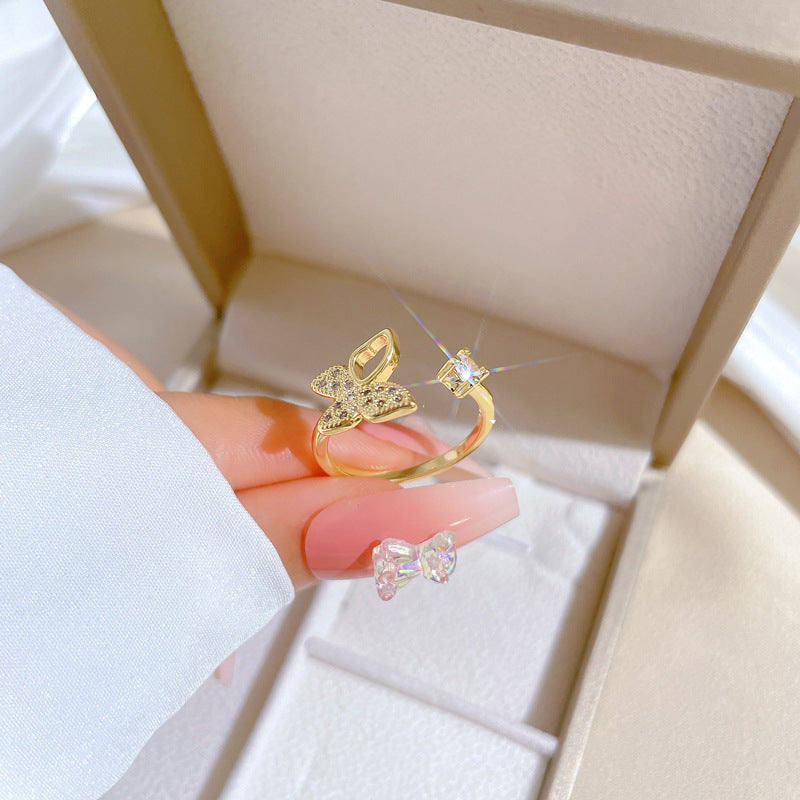 Anello regolabile in ottone placcato oro a forma di farfalla in stile cartone animato per donna con design dolce minimalista e fresco