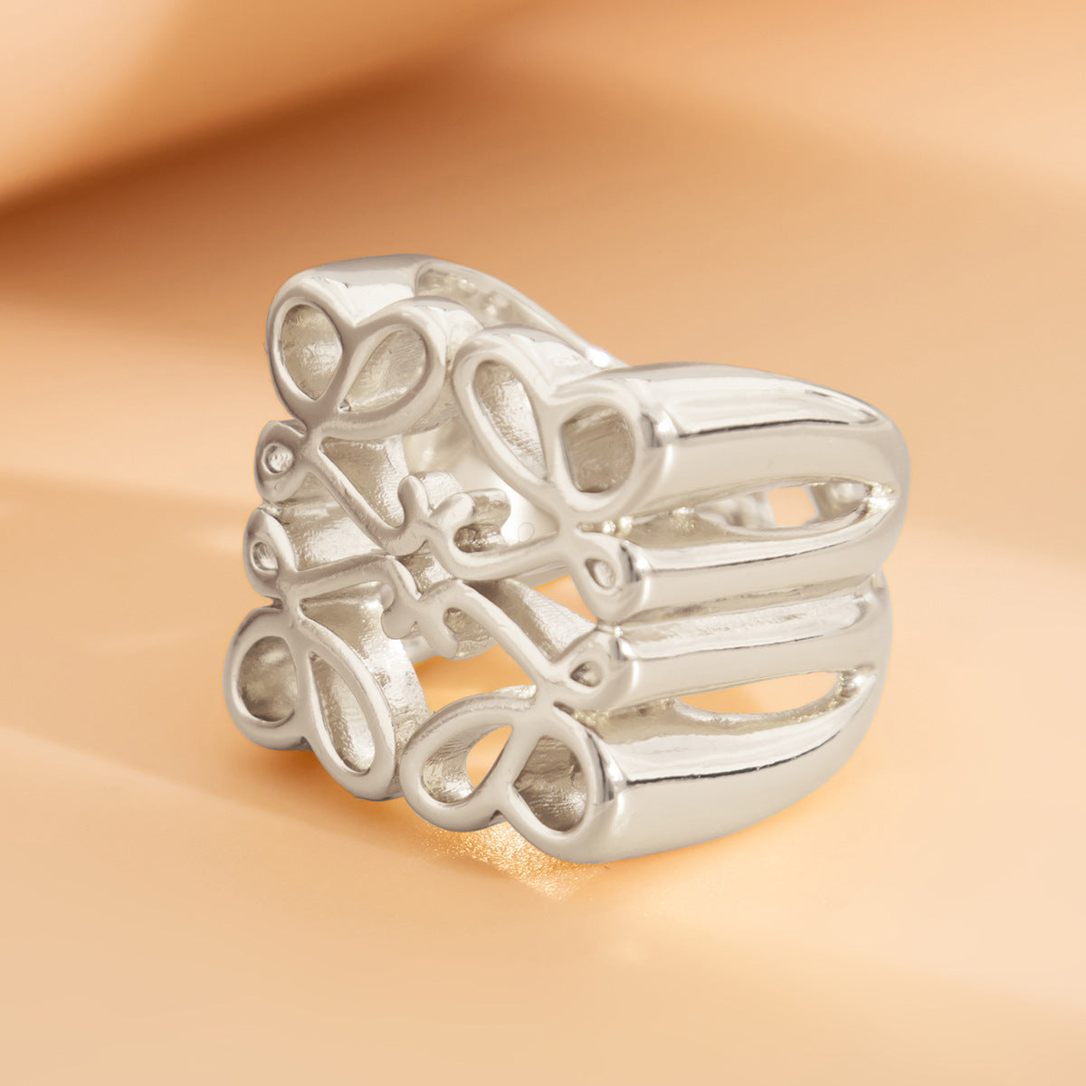 Anillo de aleación con textura geométrica minimalista, nudo de lazo y textura de lava martillada, y banda abierta ajustable para mujer