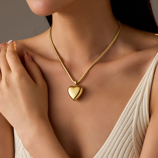 Fashionable Minimalist Heart-Shaped Titanium Steel Necklace for Women with Electroplated Finish, Hypoallergenic and Fade-Resistant
