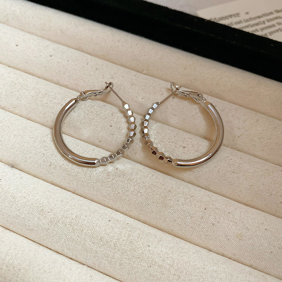 Orecchini a cerchio geometrici rotondi minimalisti da donna con base in rame placcato oro e perni in argento sterling 925, gioielli eleganti di lusso adatti all'ufficio