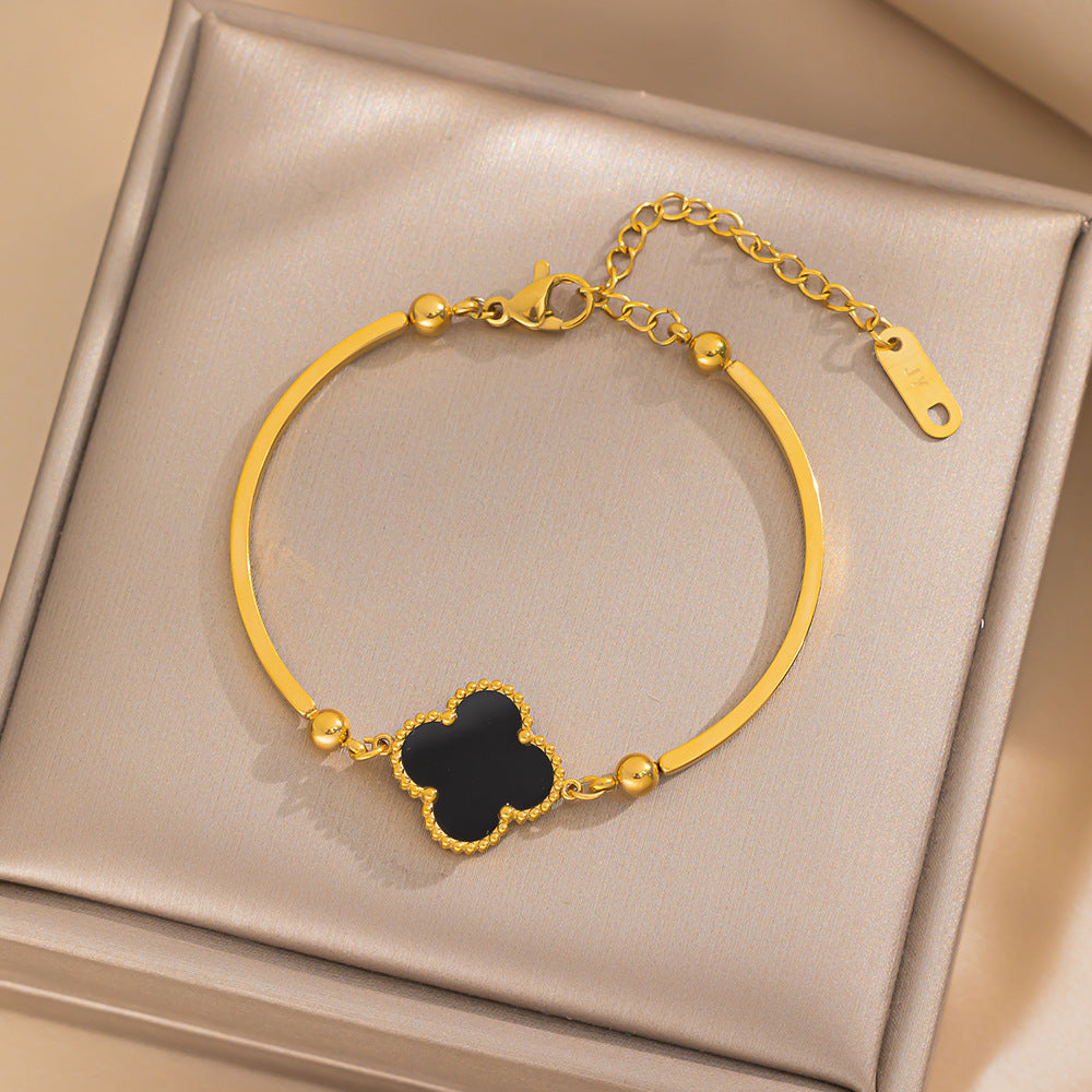 Bracciale minimalista di tendenza con quadrifoglio da donna in acciaio al titanio con placcatura in oro 18 carati Finitura ipoallergenica e resistente allo sbiadimento