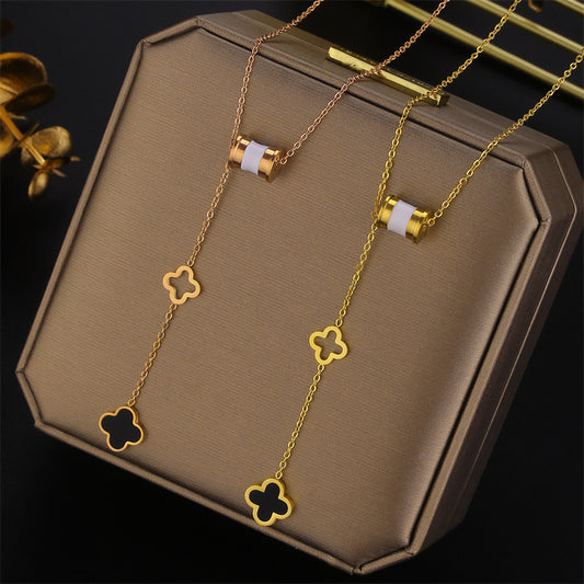 Collana girocollo minimalista da donna con pendente a quadrifoglio in acciaio al titanio placcato oro su catena a sfere
