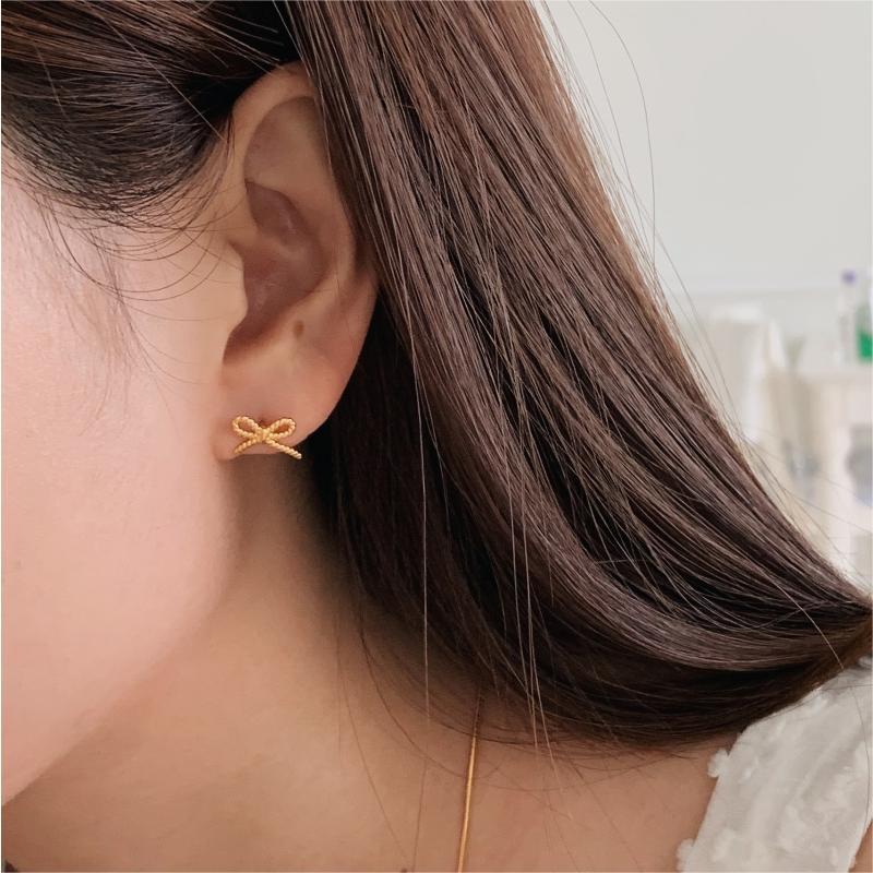 Pendientes Minimalistas de Lazo en Plata de Ley 925 con Acabado Chapado para Mujer