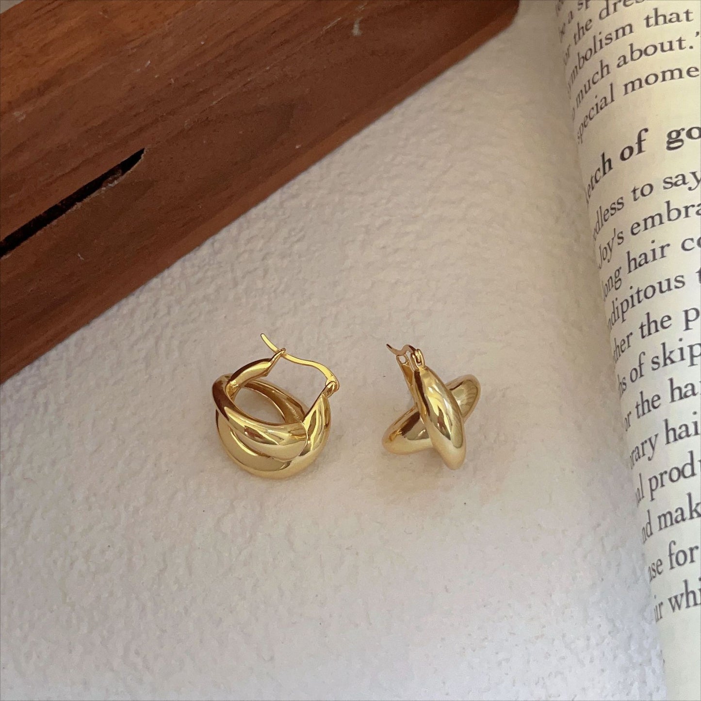 Pendientes geométricos minimalistas coreanos de líneas cruzadas para mujer en plata de ley 925 con acabado chapado