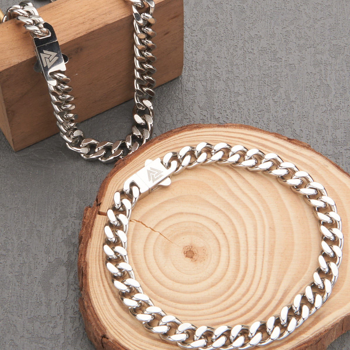 Polished Stainless Steel Viking Mythology Cuban Chain Necklace Set for Men with Titanium Steel Pendant and Bracelet