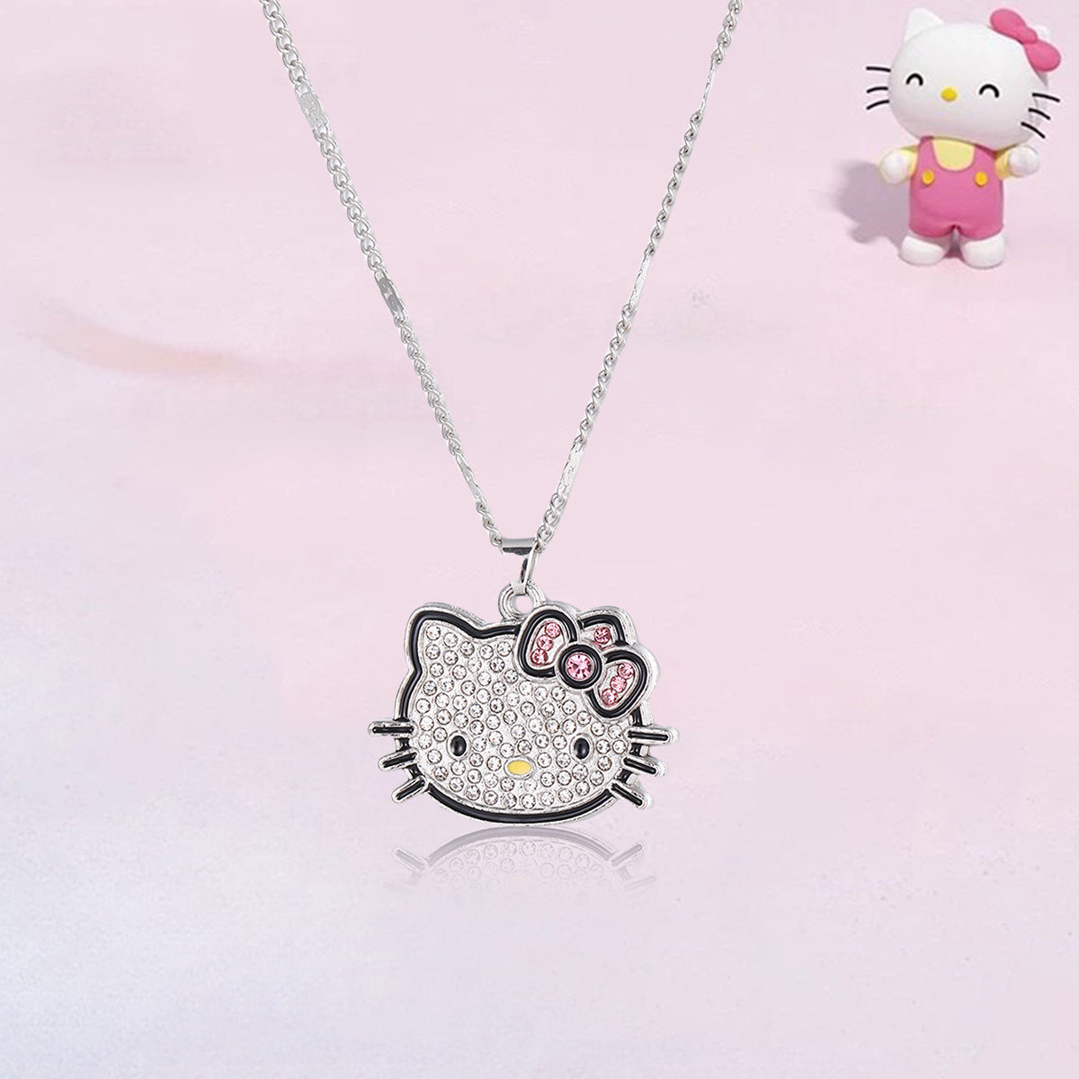 Collana da donna con ciondolo gatto a fiocco in lega smaltata, dolce e fresco, con perline di vetro