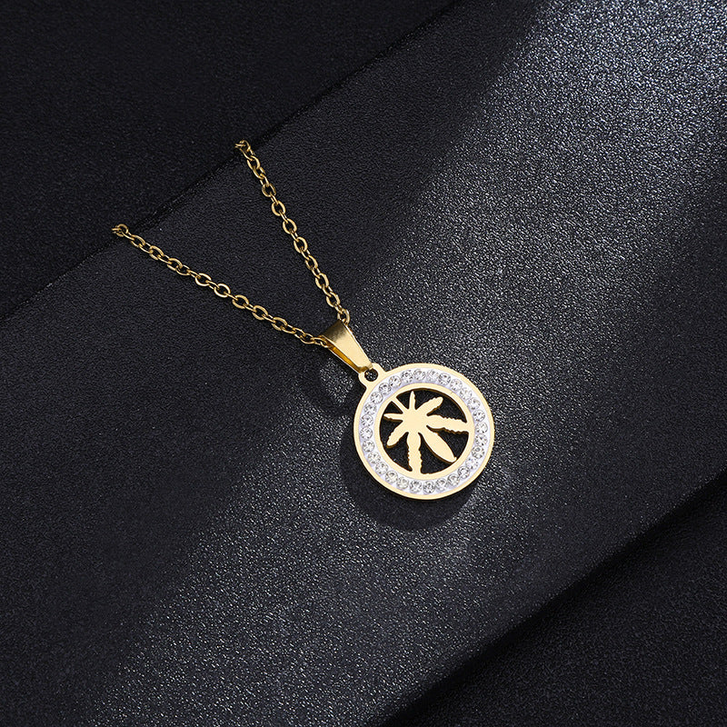 Collana pendente minimalista a foglia d'acero in acciaio inossidabile con finitura placcata per uomo e donna, collana con catena a maglie adatta per maglioni e stratificazione