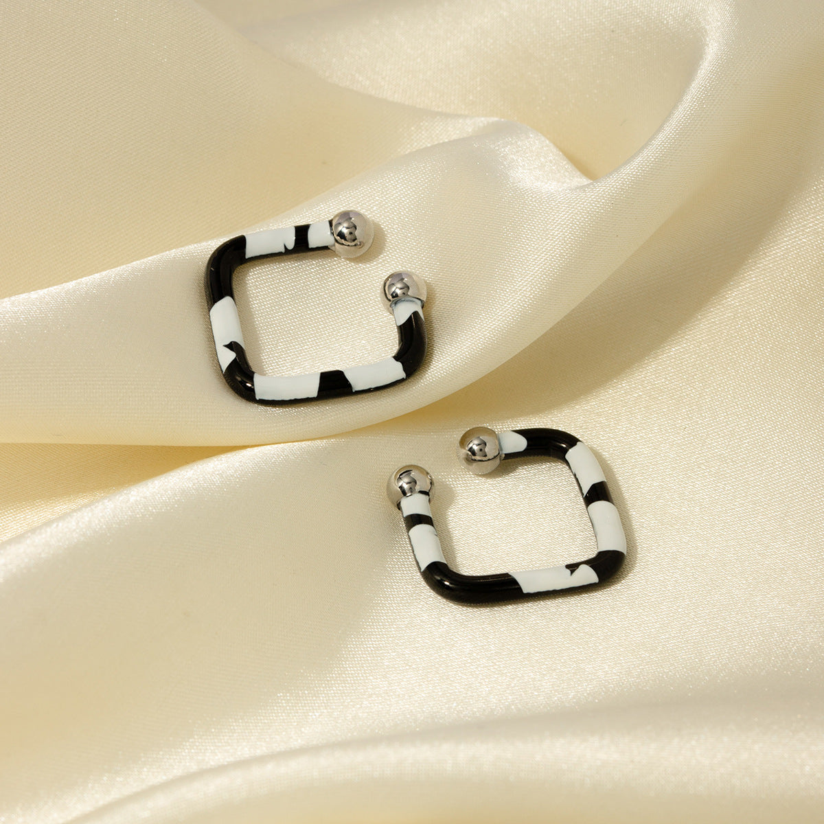 Minimalist Zebra-Print Enamel Stainless Steel Geometric Square Clip-On Earrings for Women