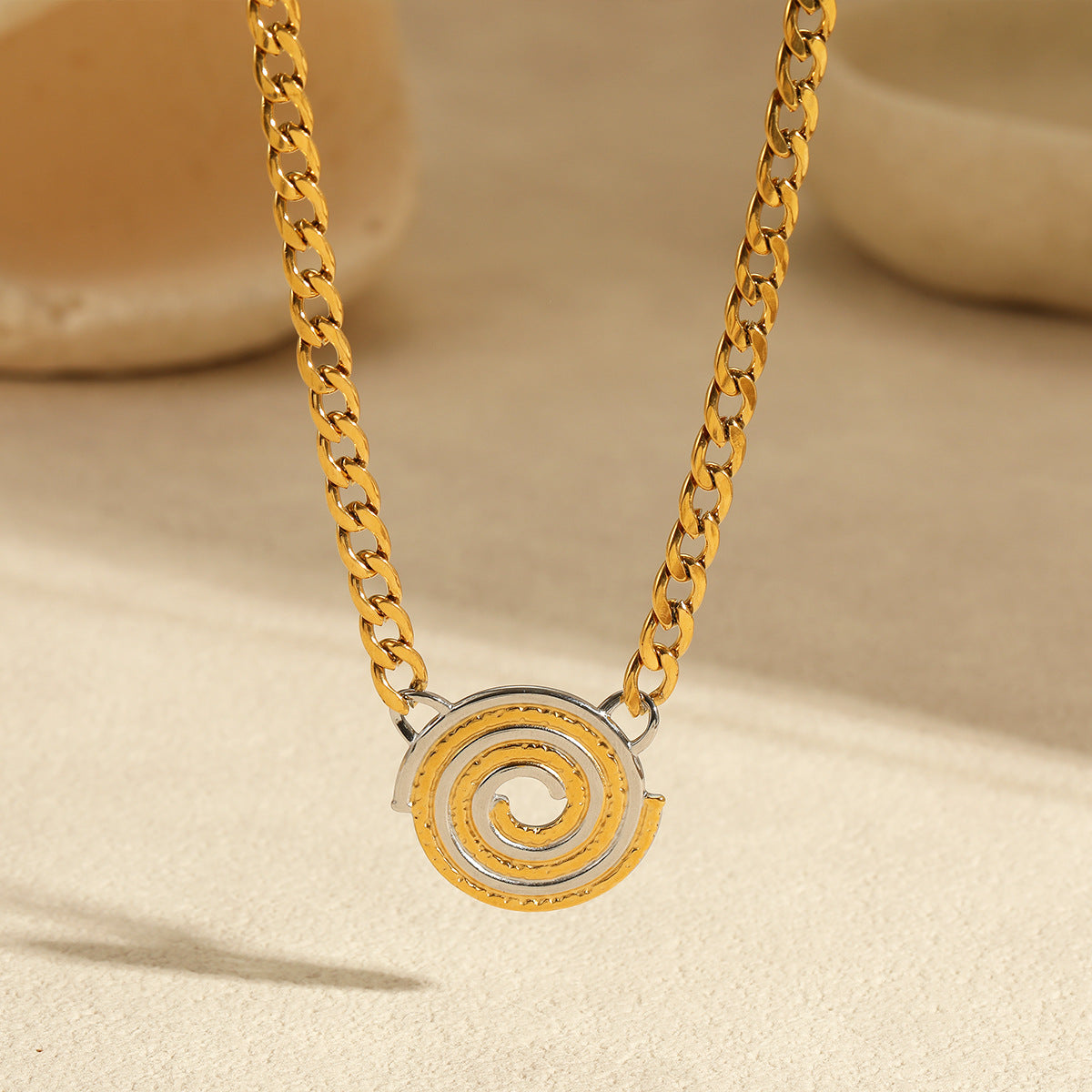Fashion Minimalist Geometric Stainless Steel Pendant Necklace for Women with Gold and Silver Plating