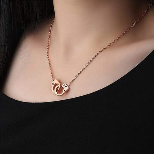 Sweet Minimalist Heart-Shaped Stainless Steel and Titanium Steel Pendant Necklace with Electroplated Finish