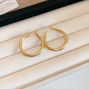 Orecchini a cerchio geometrici rotondi minimalisti da donna con base in rame placcato oro e perni in argento sterling 925, gioielli eleganti di lusso adatti all'ufficio