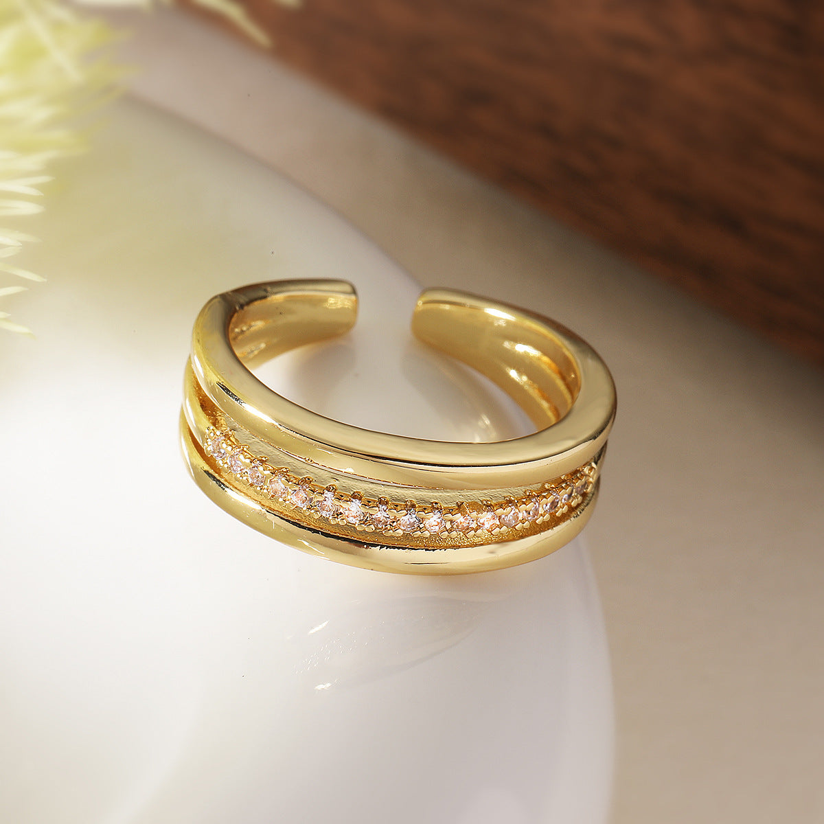 Vintage Geometric Open Ring in Copper with Gold Plating and Zircon Inlay for Women