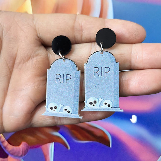 Pendientes acrílicos de calavera de Halloween con diseño de hueso tallado unisex, pendientes de tuerca de personaje de dibujos animados estilo Ins