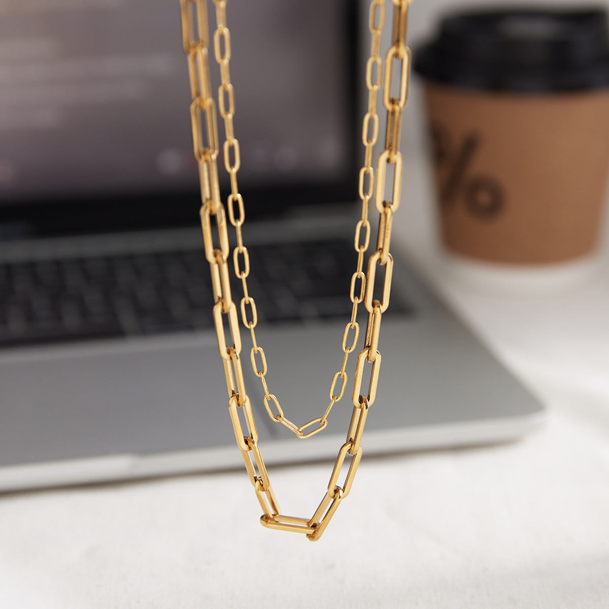 Cadena cubana de doble capa geométrica minimalista de lujo, acero de titanio con chapado de PVD de oro de 18 quilates para mujer