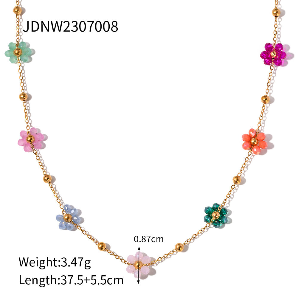 Collana con pendente bohémien geometrico in acciaio al titanio placcato oro con dettagli floreali da donna