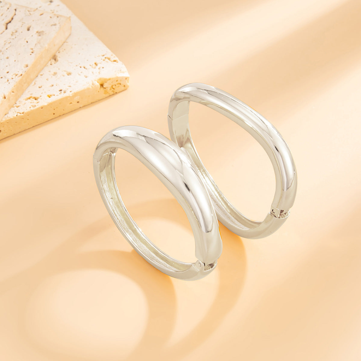 Exaggerated Geometric Oval Plated Alloy Bangle Bracelet