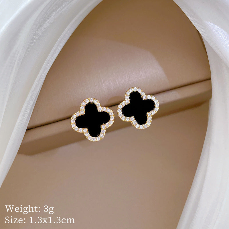 Set collana e orecchini trifoglio fortunato in acciaio al titanio con design geometrico elettroplaccato per donna