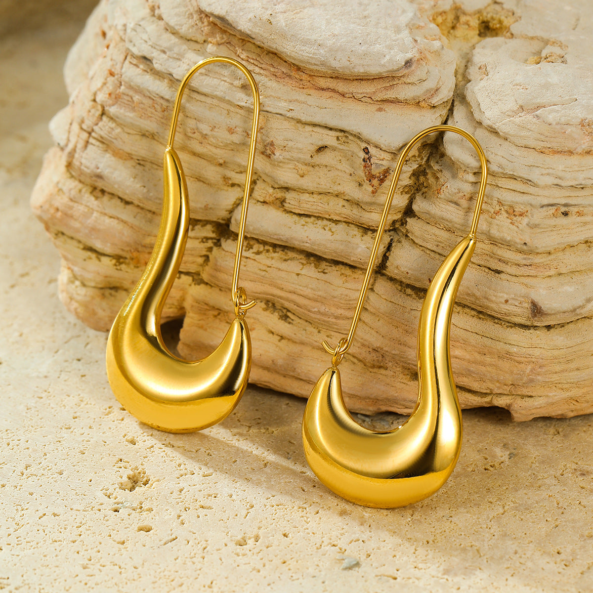 Orecchini asimmetrici a gancio in stile vintage in acciaio inossidabile con galvanizzazione per donna