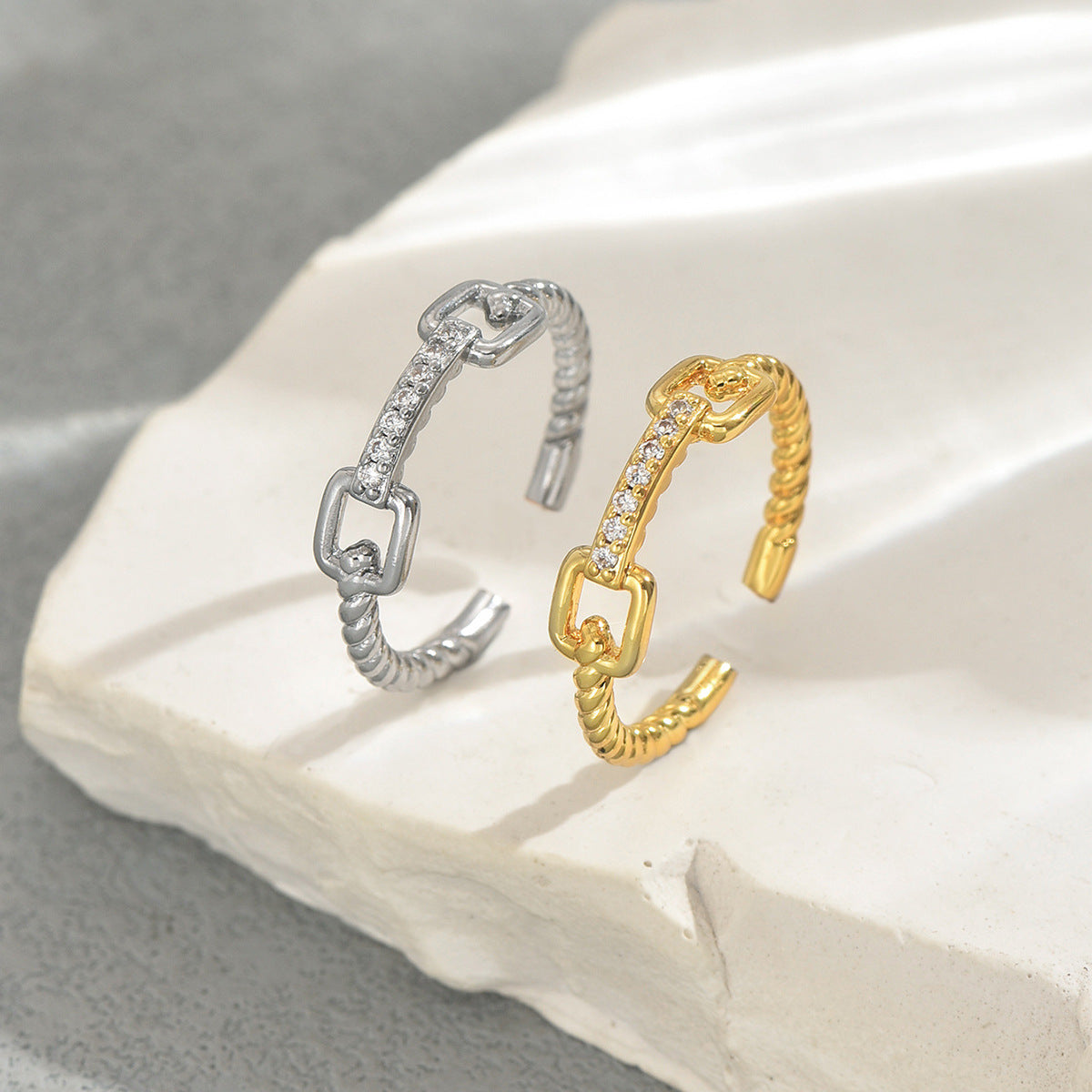 Anello a Fascia Aperta Minimalista Geometrico da Donna in Lega di Zinco con Intarsio in Zirconia Cubica