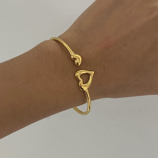 Bracciale Minimalista a Cuore in Acciaio Inox con Finitura Placcata per Donna