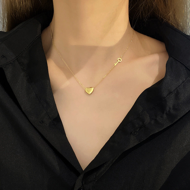 Collana con ciondolo a cuore in titanio minimalista e carino con finitura placcata da donna, design a catena ondulata