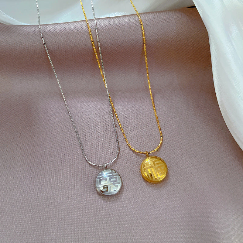 Collar con colgante Fu Xi de doble cara de acero de titanio minimalista para mujer, con diseño geométrico y acabado chapado en oro