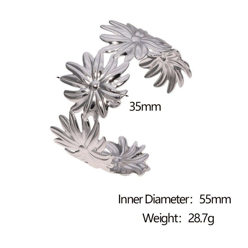 Minimalist Gold Plated Stainless Steel Daisy Bracelet for Women
