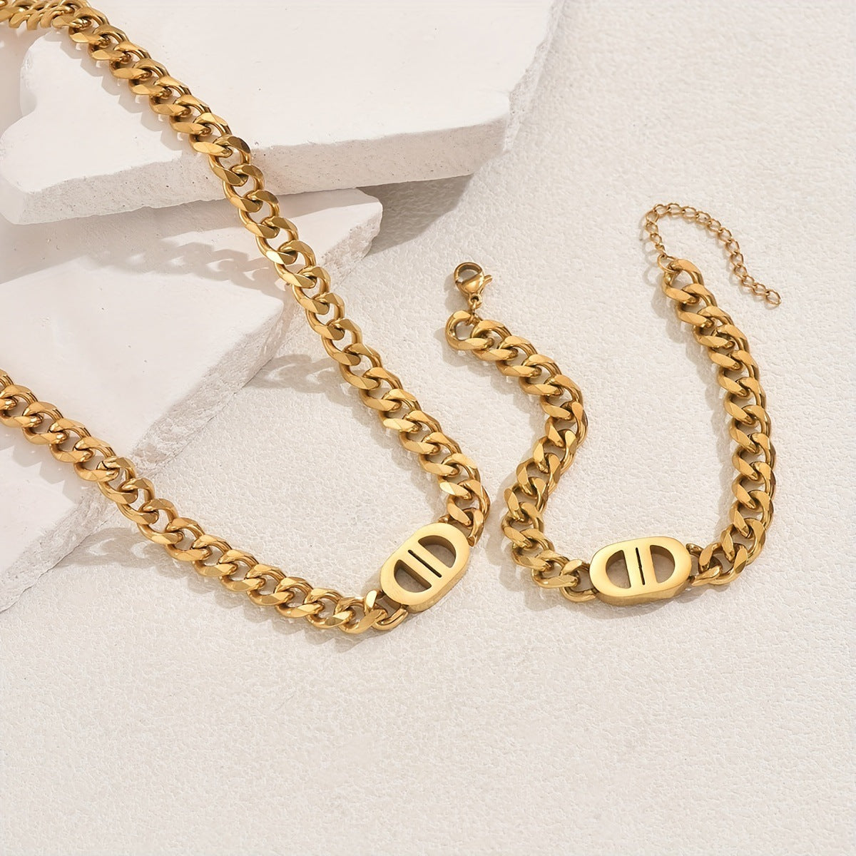 Set di collana e bracciale da donna a catena cubana minimalista geometrica in lega di zinco con finitura placcata