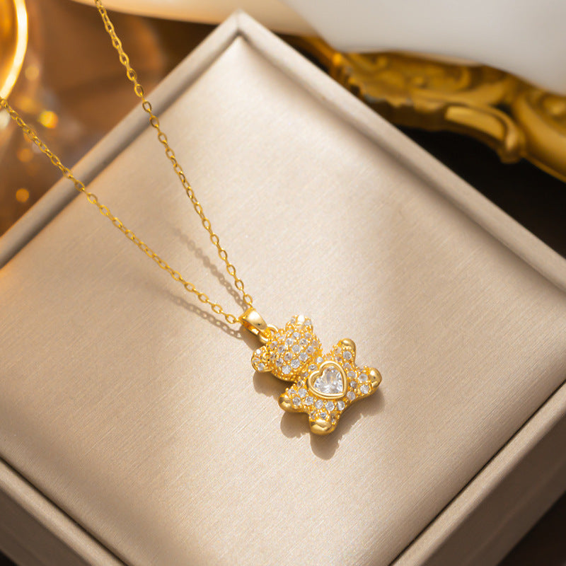 Graziosa collana con pendente a cuore d'orso per donna in acciaio al titanio con intarsio di strass, delicata catena a O, stile minimalista e dolce