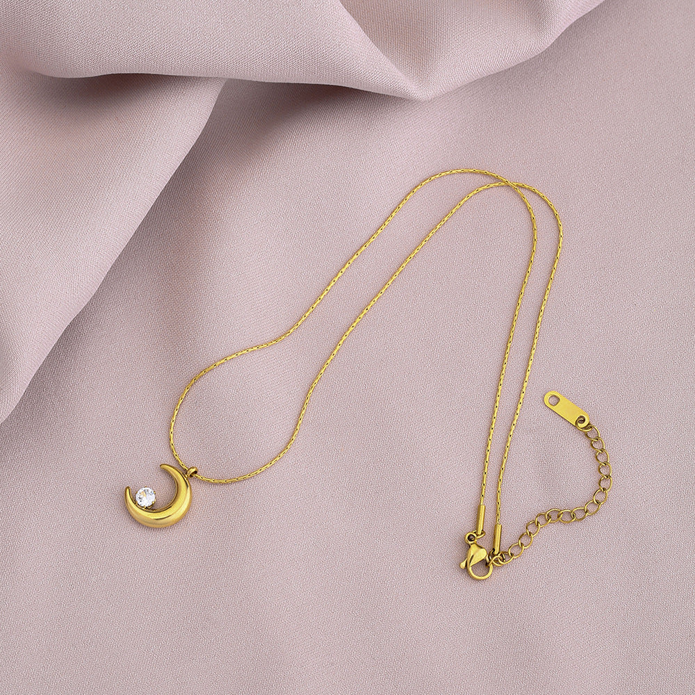 Collar minimalista de acero de titanio con forma de luna chapado en oro de 18 quilates con incrustaciones de circonitas para mujer, cadena de serpiente