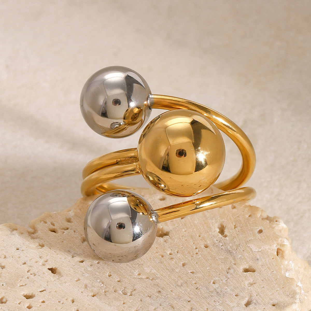 Anello placcato in acciaio inossidabile geometrico con design a colori a contrasto per donna Accessorio di moda minimalista