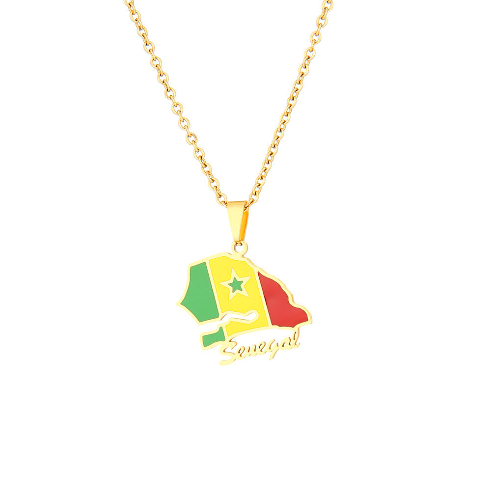 Collana con ciondolo a mappa geometrica del Senegal in stile etnico in acciaio inossidabile con charm in acciaio al titanio e finitura galvanica su catena O