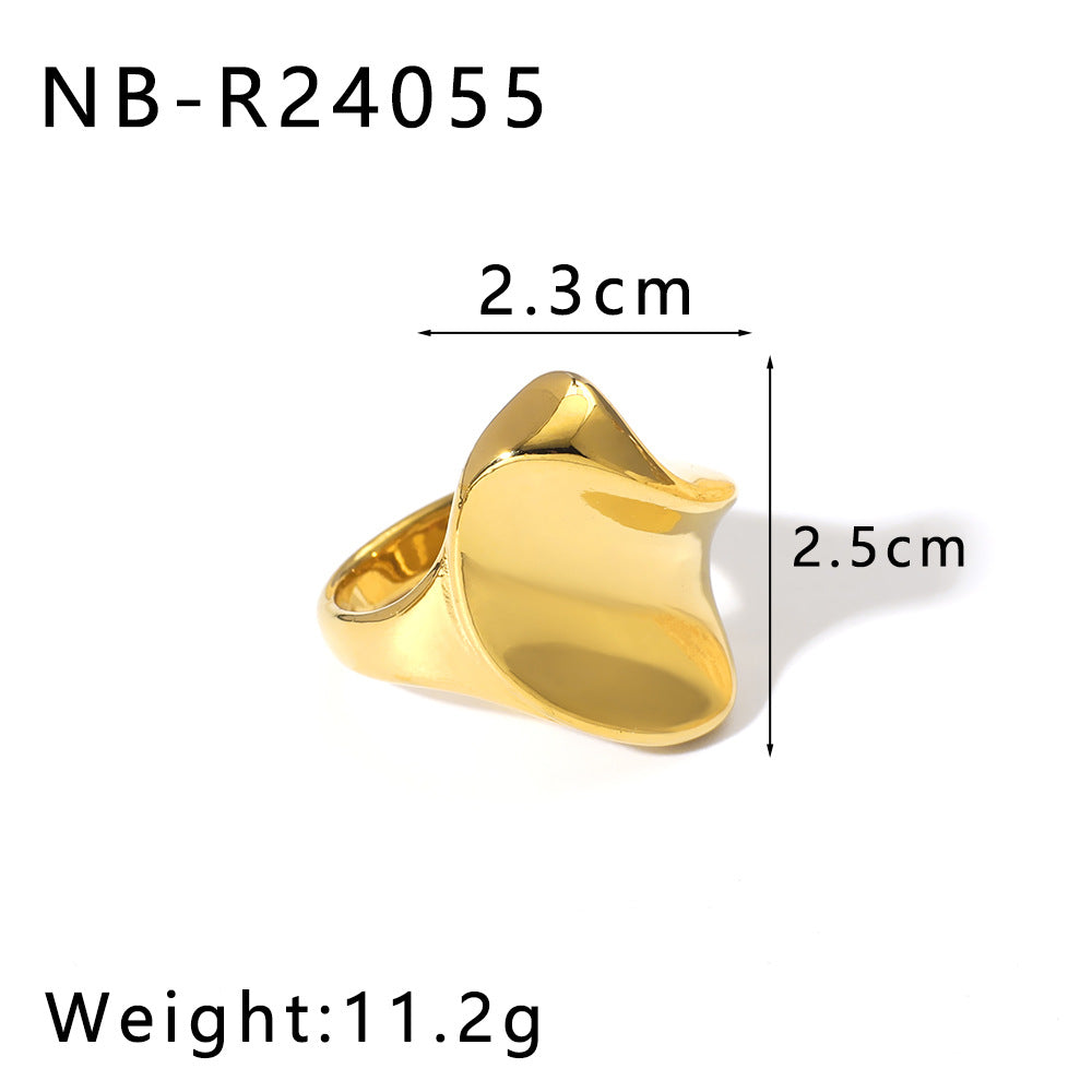Anello Geometrico Intagliato in Acciaio al Titanio con Linee Accentate Placcate Oro 18K per Unisex