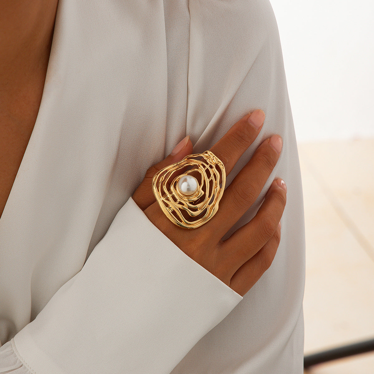 Elegant Geometric Oval Alloy Plated Ring with Imitation Pearl